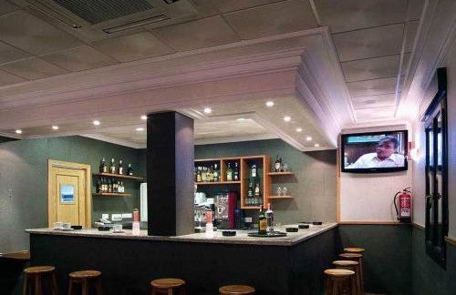 Hotel Ruta del Poniente - Photo 4