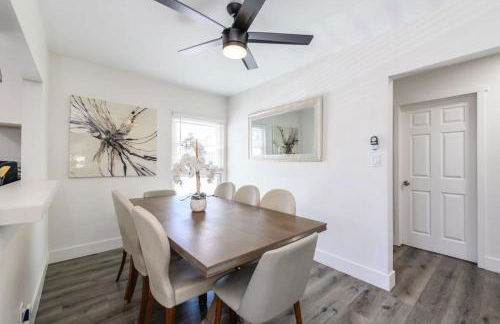 Spacious Disneyland 5 Bedroom 4 Bath House with Game Room - Photo 31