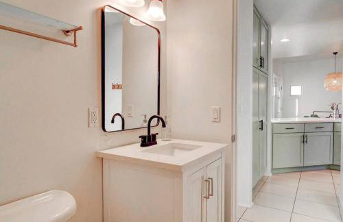 Epic 6BR with Pool, Spa and Fire Pit - Walk to Trails - Foto 42