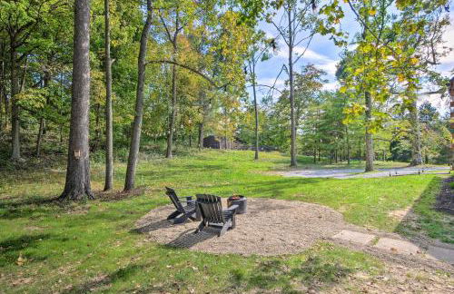 Peaceful Creekside North Studio with Fire Pit - Foto 23