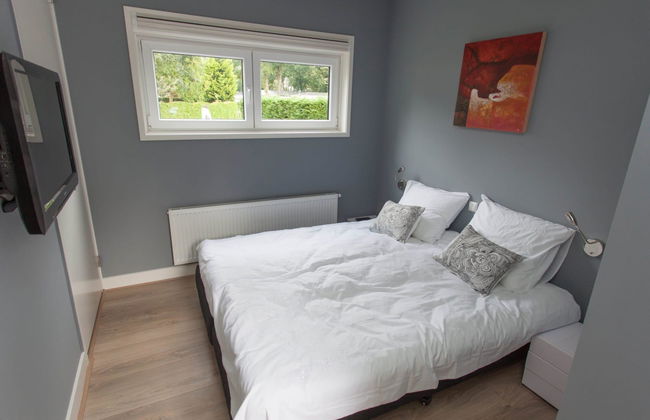 3 bedroom House in IJhorst with swimming pool and terrace - Photo 4