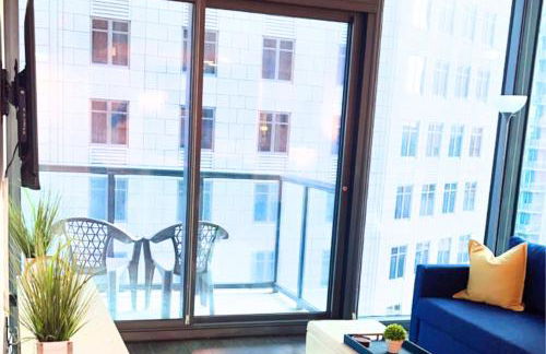 The Luxe -Highrise, Balcony, Year-round Pool, City View! - Foto 28