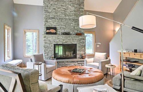 Berkshires Home on 11 Acres with Pond and 2 Fire Pits! - Foto 1