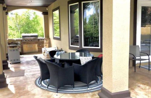 5 BR Villa Private Pool Jacuzzi Golf Cart 3 min to Beach - Foto 5