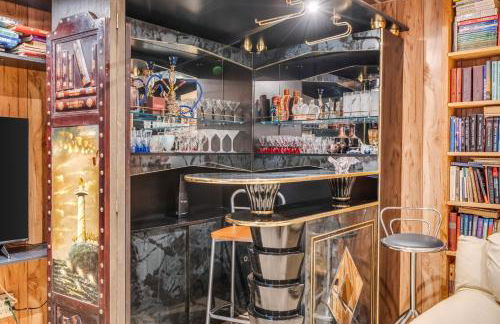 Stunning! Pocono Escape! HotTub Sauna Pool Ski Pet-Friendly Firepit Game Room Fireplace BBQ Lakes Tennis Fishing - Foto 47