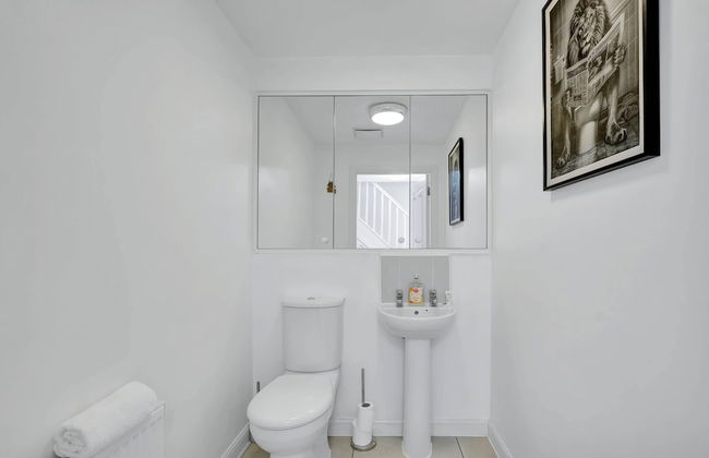 3 Bedroom and 2 Bath House with Balcony - Foto 34