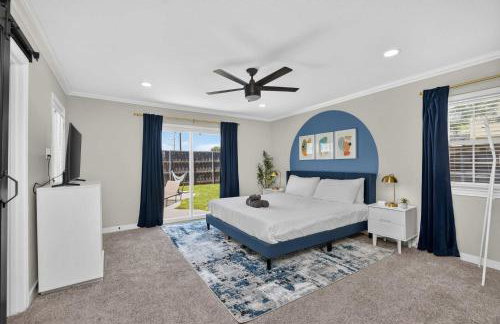 Perfect Getaway Home w Pool Jacuzzi Cinema Room - Photo 5