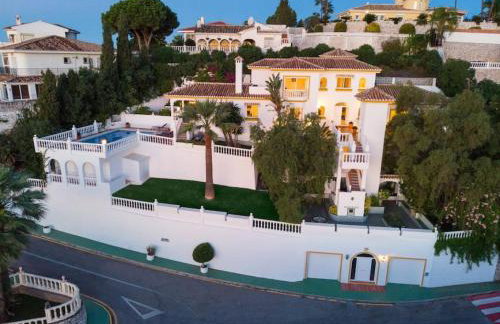 Large Family Villa 500m From Beach with Stunning Views - Photo 36