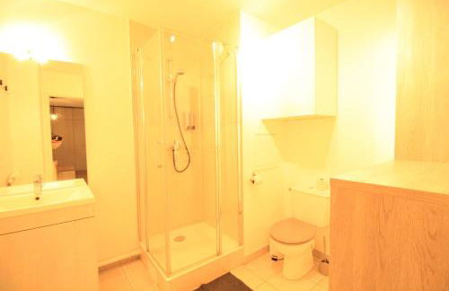 Luxe Neuf - 8mn pied RER C-Paris-Eiffel Tower, Parking Rue Gratuit, Balcon Privé, Matelas Bultex 160x200, Ascenseur, Hôpital d'Arpajon - Foto 22