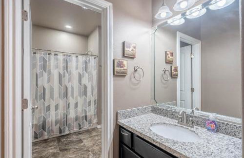 Sunset Retreat, Clean Modern 3BR, Garage, Near 191 - Foto 35