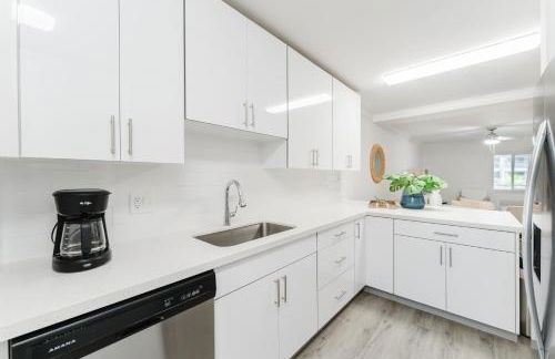 Boca Waterfront Oasis Walk to Beach with Pool, Hot Tub, Gym - Foto 41