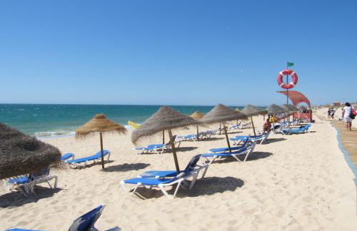 Luxurious first floor apartment with balconies overlooking pool and gardens. - Foto 42