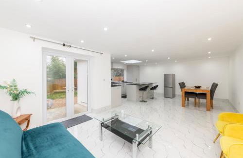 Charming Modern Home in Central Wokingham - Pass the Keys - Foto 8