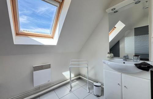 Jolie Colombe, maison 3 ch 2 sdb beau jardin terrasse aménagée à 15 mn à pied de la mer du centre Port en Bessin proche golf et d'Omaha Beach et Bayeux - Photo 21