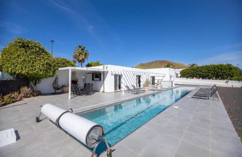 Casa Conil with a private 25 meter heated pool - Foto 1