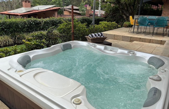 Incredible Property with Huge Garden and Pool! - Foto 9