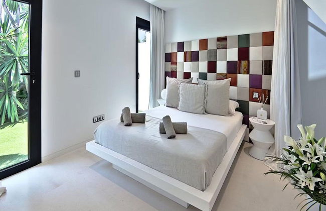 Striking Villa With Terraced Garden - Foto 3