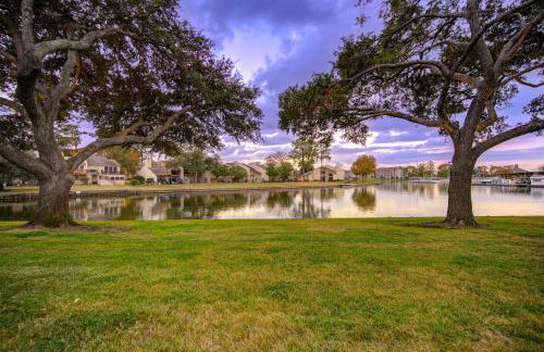 Serene Lakeside Beauty - Photo 2