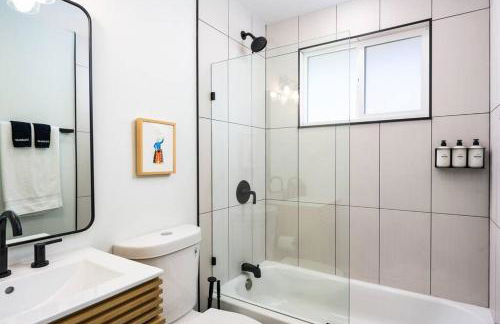 Wild West Disco Haus 2! New Hot Tub, Patio + Gym - Foto 40