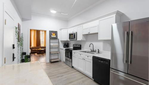 1734 Comfort Stay, 2 Bedrooms, 2 Bath with Kitchen & Wi-Fi - Foto 5