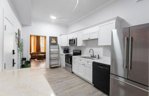 1734 Comfort Stay, 2 Bedrooms, 2 Bath with Kitchen & Wi-Fi - Foto 5
