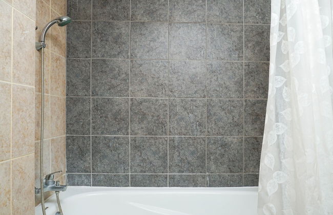 Cozy and Minimalist 2BR at Marbella Kemang Apartment - Foto 12