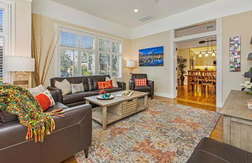 Downtown Villa by Paradise Retreats - Photo 3