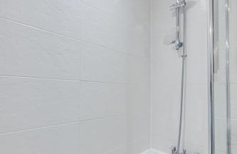 Penthouse Apartment - City Centre - Secure Parking, Balcony, Self-Check-In, Fast Wifi and Smart TV with Netflix by Yoko Property - Photo 8