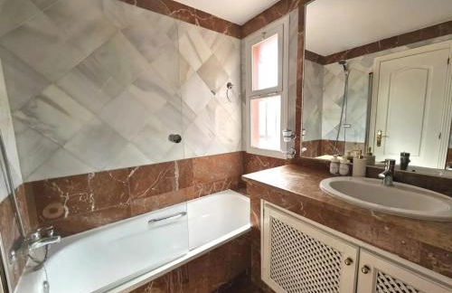 Amplia Casa en una zona ideal - Pass the Keys - Foto 18