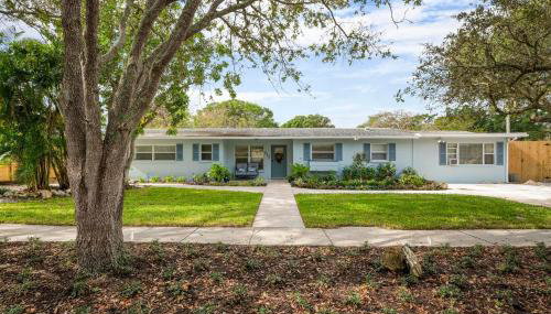 Coastal Vibes! Tropical heated pool home short drive to the beach - Foto 2