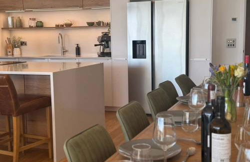 Still Waters - Luxury Lakeside Retreat with Hot Tub - Photo 25