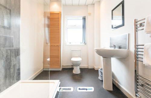 Spacious 2-Bedroom Contractor Stay with Kitchen, Wi-Fi & Parking - Foto 8