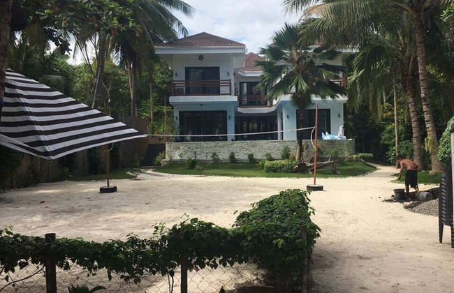 The Whitehouse by the Sea - Photo 47