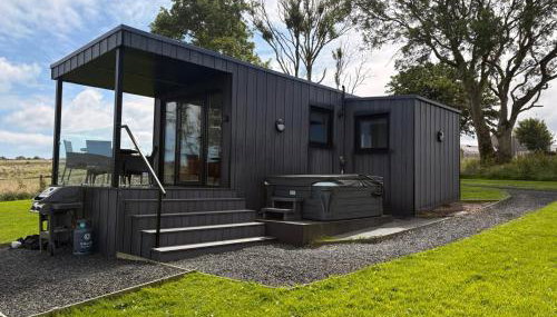 Luxury Glamping Pod sleeping 4 with 2 bedrooms and Private Hot Tub BBQ Ballycastle North Coast Pod 1 - Foto 1