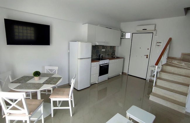 Myra Stunning Seaview Maisonette - Foto 14