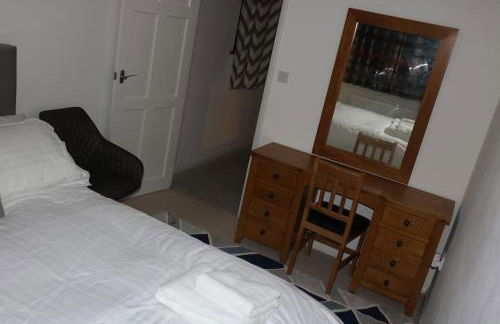 Entire -4 Bedrooms Detached House with Driveway - Foto 24