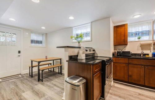 Garden-Level 2-BR Apt in Historic Petworth Home - Foto 7