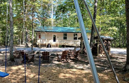 Cozy Bunkhouse for Two Nestled in the Trees near Graysville, Tennessee - Foto 4