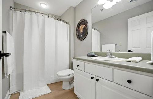 New 2 Bed 2 Bath Condo with Pool at BMS - Foto 24