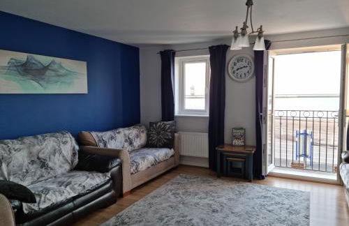 Beach View Couples Retreat Aberavon Beach Direct Seafront panoramic Sea Views large driveway parking - Photo 5