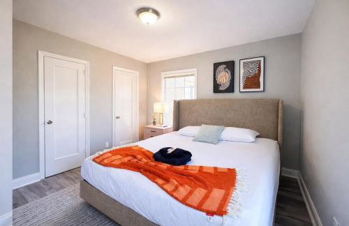 Cozy 1BR Retreat with Free Parking Near Downtown Birmingham and UAB - Photo 11