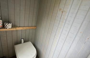 Eco-Friendly, Abstract Treehouse Surrounded by Wildlife and Hiking Trails For a Special Getaway in Sparrow Bush, New York - Foto 13