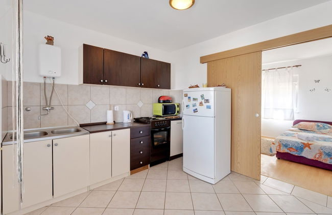 Simplistic Holiday Home in Jasenice Rovanjska near Sea - Foto 10