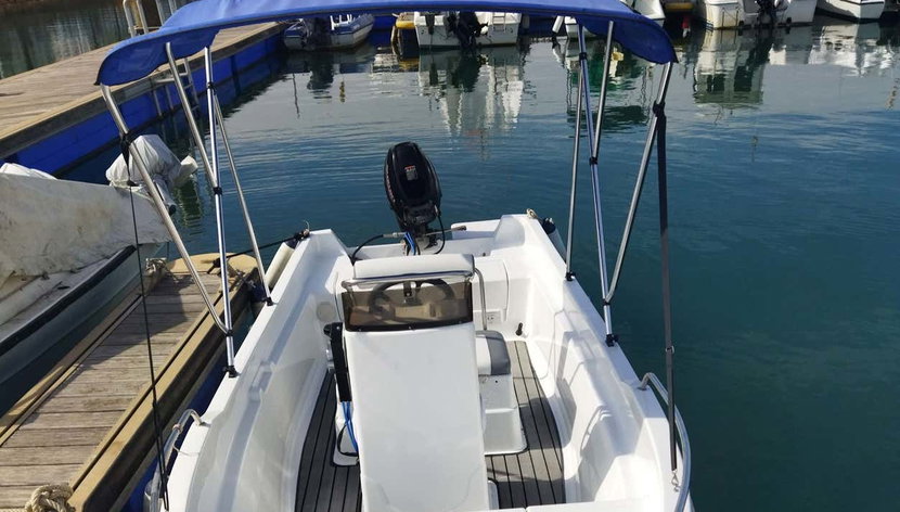 Alquiler de barcos sin licencia en Punta Umbría - Foto 2, El barco en el que navegaréis