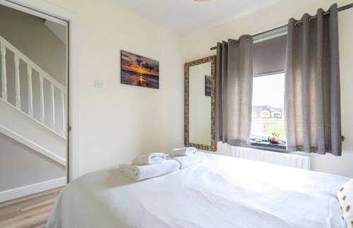 3-Bed Portballintrae Home | Wi-Fi, Garden, Parking - Foto 25