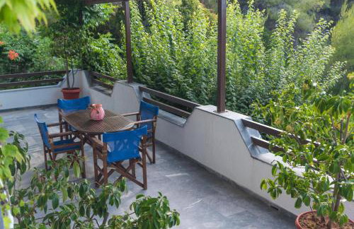 ILIOCHARI sea view apartments Oropos - Kalamos - Foto 2