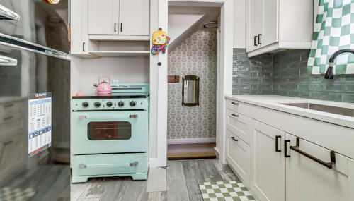 Families Welcome! Colorful Berkley Home with Yard - Foto 3