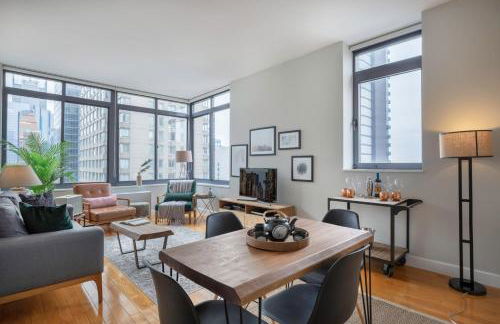 Modern Bright Times Sq 1BR w Indoor pool NYC-8 - Foto 5