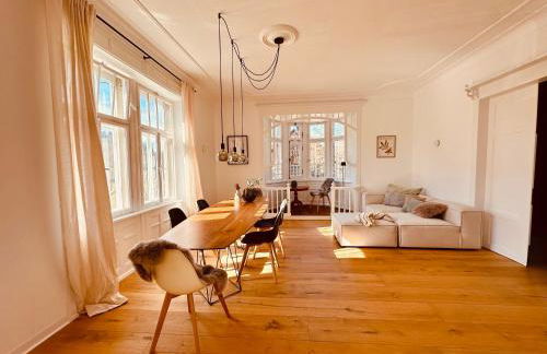 luxuriöse Altbau Wohnung in Denkmal-Villa - Foto 1