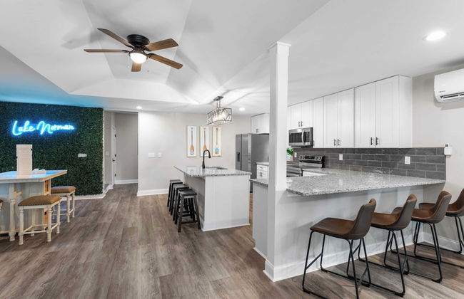 Fireside Fun by Avantstay Sleeps 18 Waterfront + Pool - Foto 37